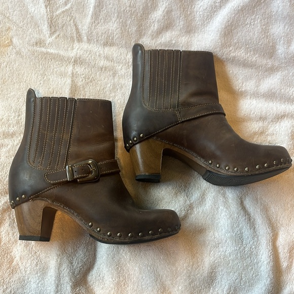 Brown Dansko Booties Leather SZ 39 - Picture 4 of 9